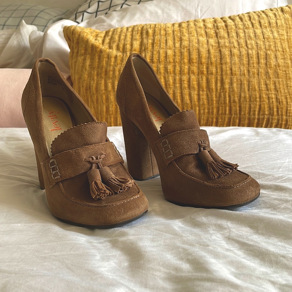 Brown taupe leather suede high heeled loafers with tassel, Women’s size 7.